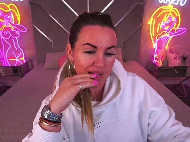 KiraCandyS on BongaCams 