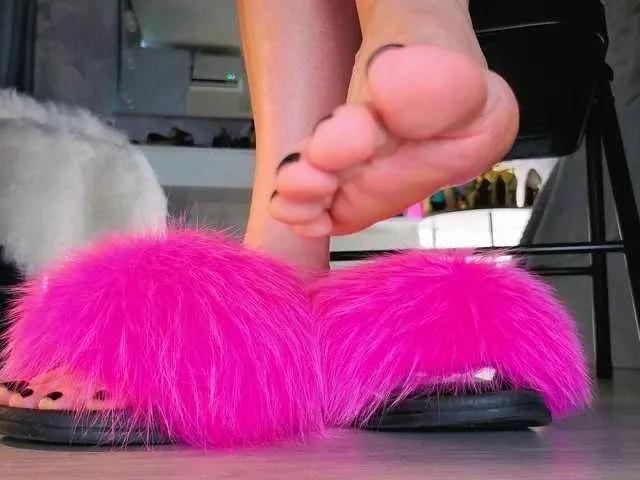 KrisHeels on BongaCams
