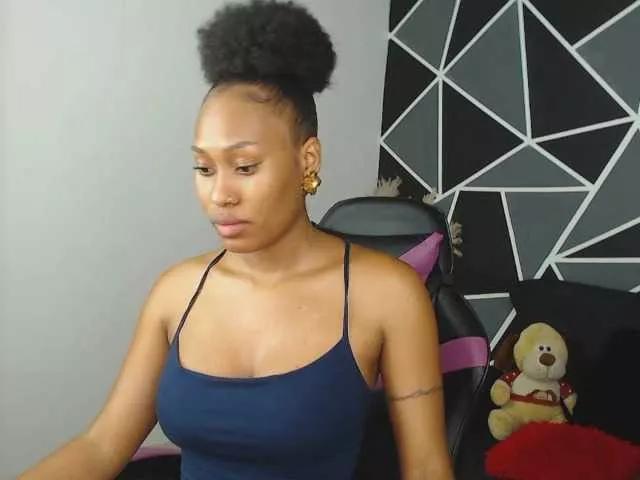 LaureenMoon on BongaCams 