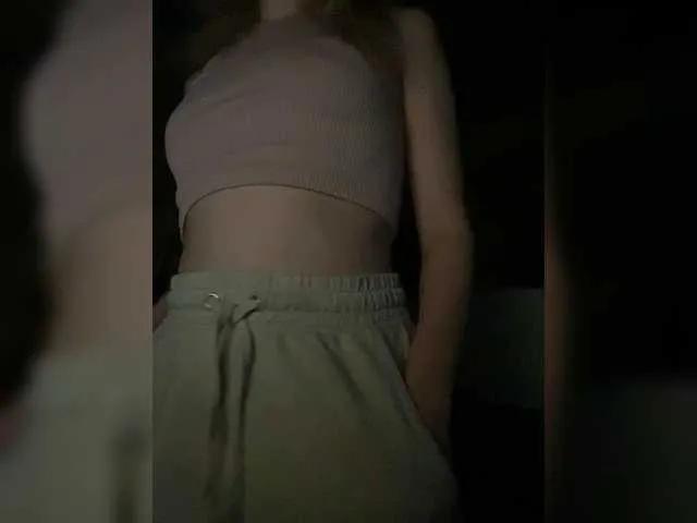 Cute Lollyybaby wants you to fuck her body now Lollyybaby from BongaCams