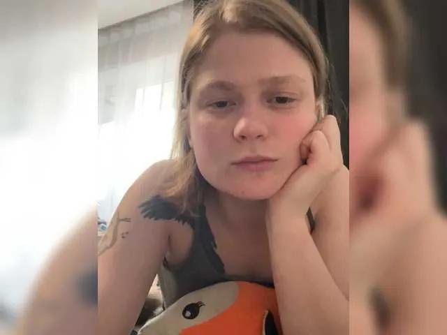 Watch Lowensand, she wants to masturbate for you Lowensand from BongaCams