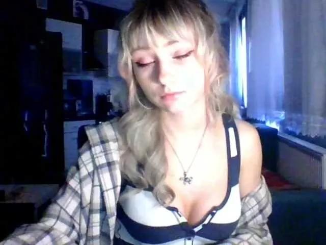 Offline LuciaLovely on BongaCams