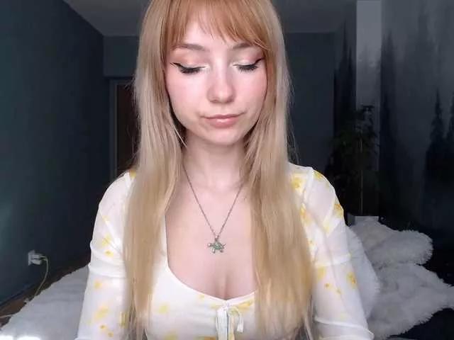 Offline LuciaLovely on BongaCams