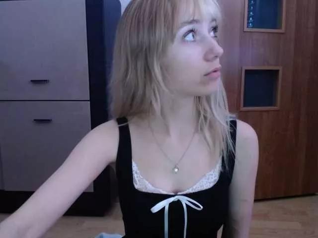 Offline LuciaLovely on BongaCams