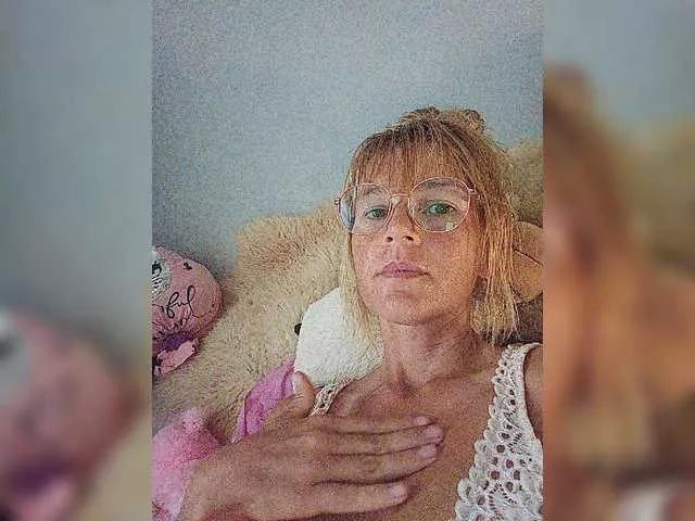 Luna-Natural on BongaCams 