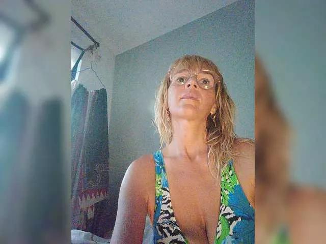 Luna-Natural on BongaCams 