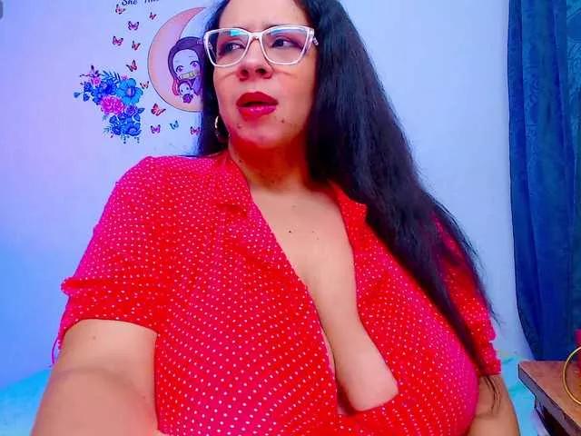 lyalatin4 on BongaCams 