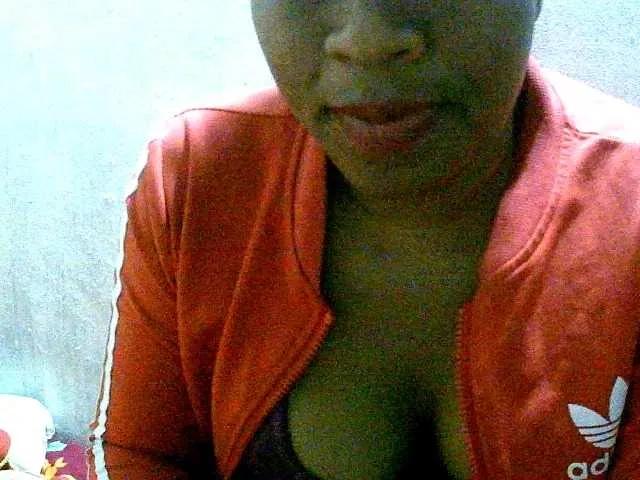 MaelahLove on BongaCams 