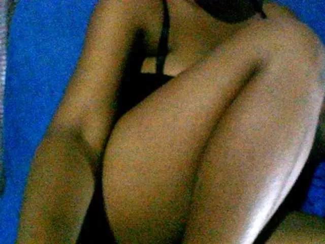MaelahLove on BongaCams 