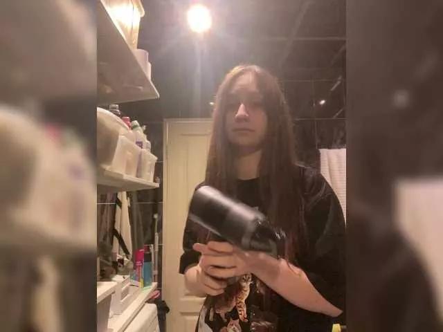 Mariahiness18 on BongaCams 
