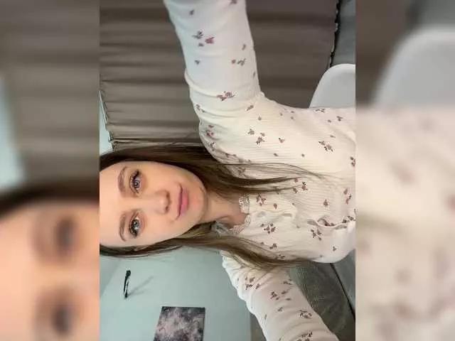 Mariahiness18 on BongaCams 