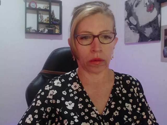 maturehot-1 on BongaCams 
