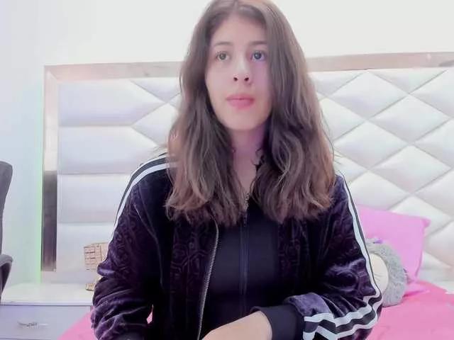 miaqueen021 on BongaCams 