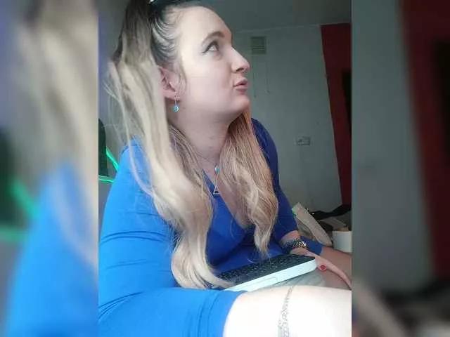 monikanylon on BongaCams 