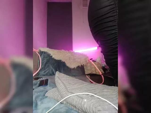 monikanylon on BongaCams 