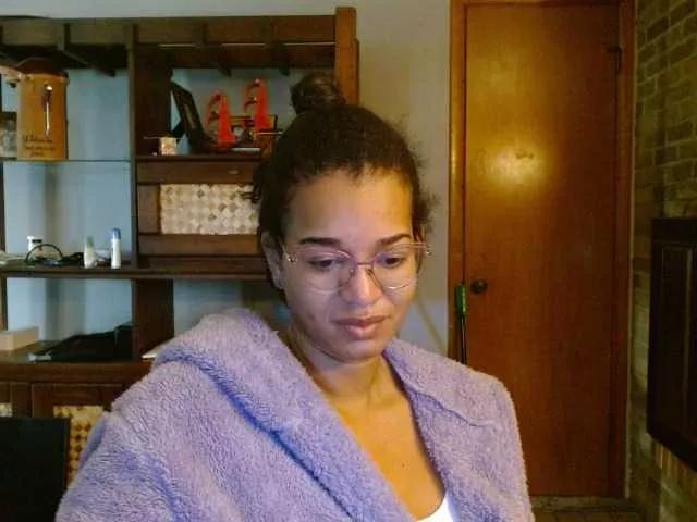 Moranguh on BongaCams 