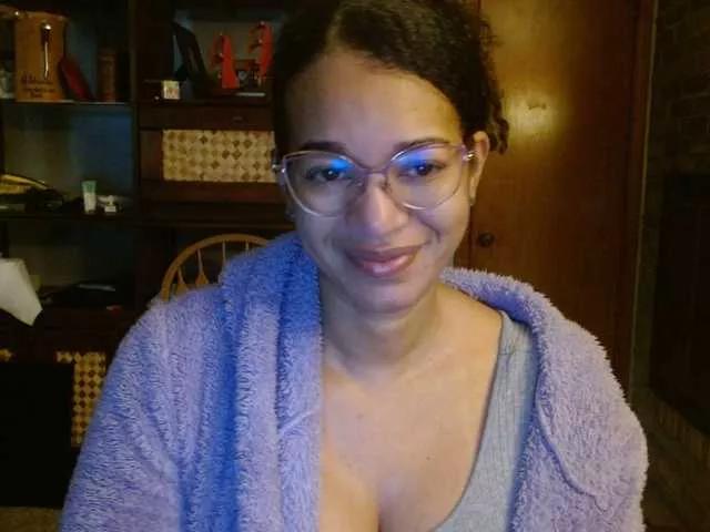 Moranguh on BongaCams 
