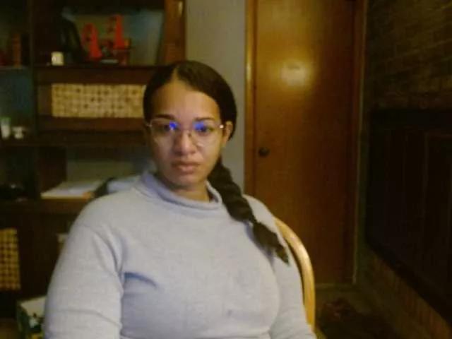 Moranguh on BongaCams 