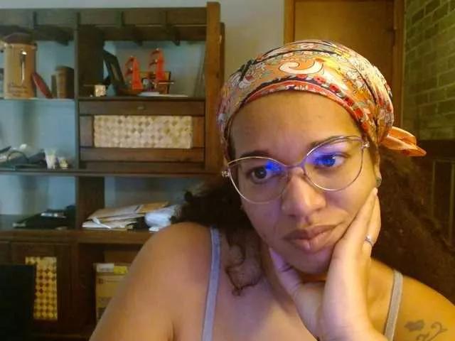 Moranguh on BongaCams 