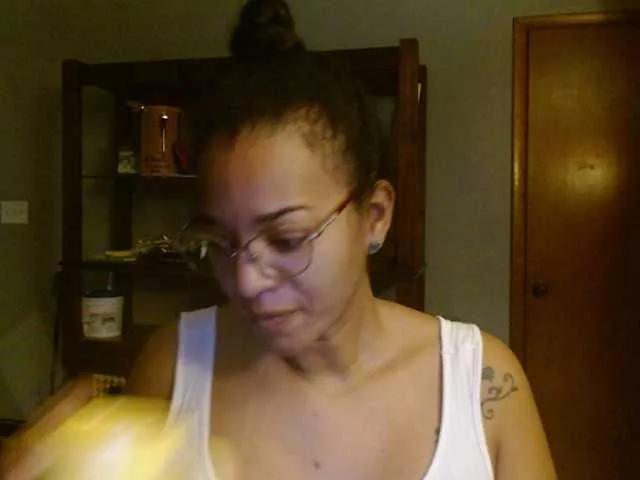 Moranguh on BongaCams 
