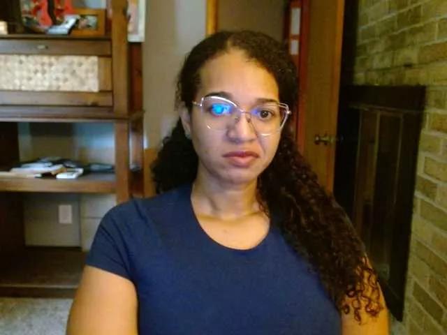 Moranguh on BongaCams 
