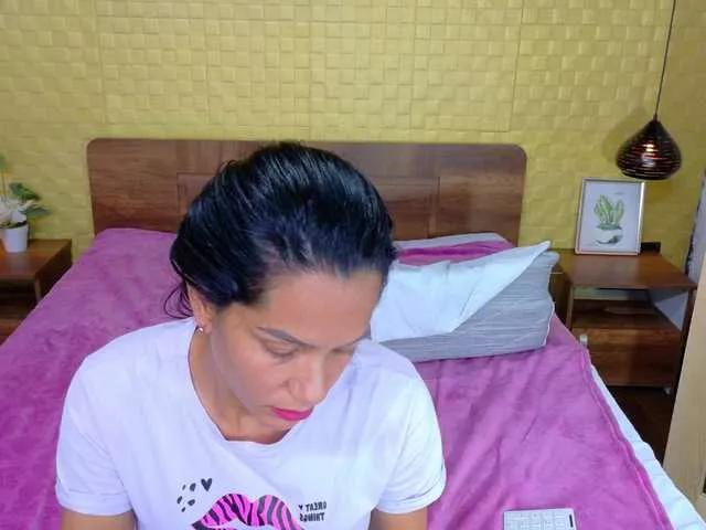 Mrs-booty on BongaCams 