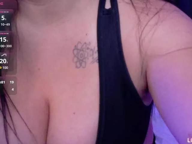 playfulcurvy on BongaCams 