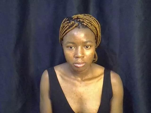 Pretty-Queen18 on BongaCams 