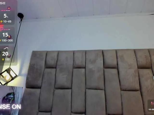 Offline RavynRouge on BongaCams