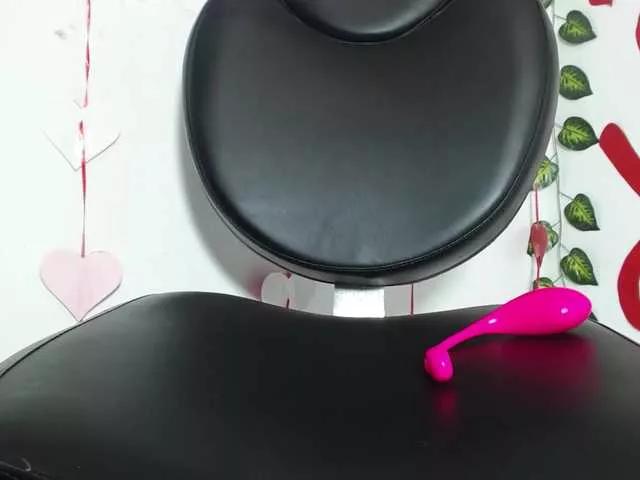 Raycatt1 on BongaCams 