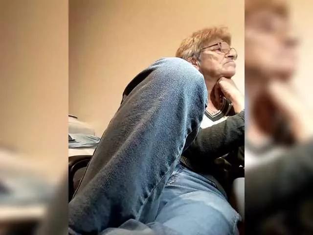 Offline Reife-dame on BongaCams