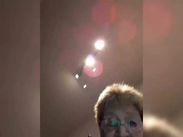 Offline Reife-dame on BongaCams