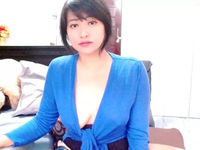 Rosselyn on BongaCams 