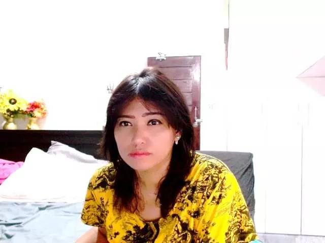 Rosselyn on BongaCams 