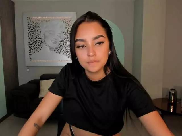 sarawinstone on BongaCams 