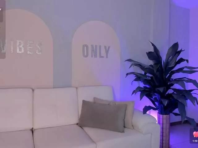sarawinstone on BongaCams 