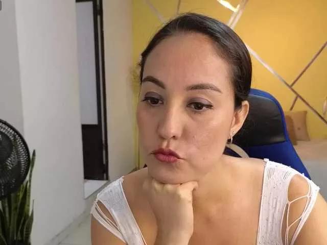 Shirlyrojas on BongaCams 