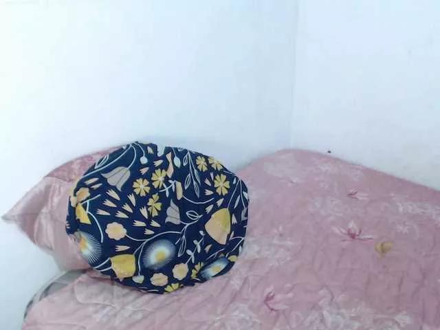 Offline Skarleth018 on BongaCams