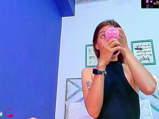 skinnyandcute on BongaCams 