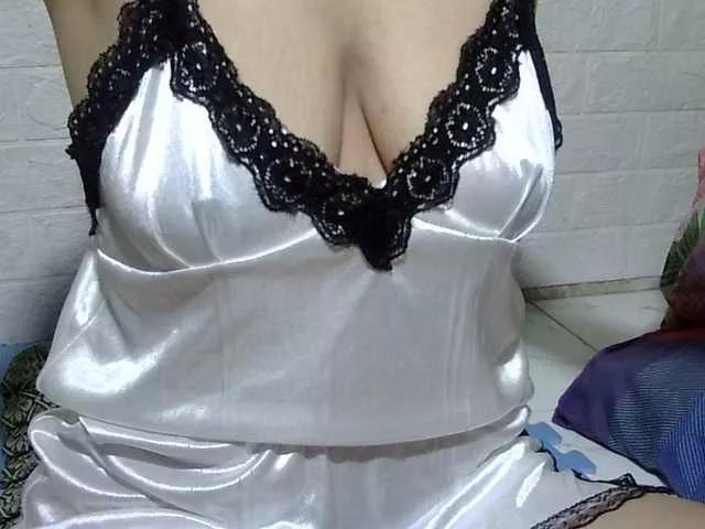 Offline sweetmama17 on BongaCams