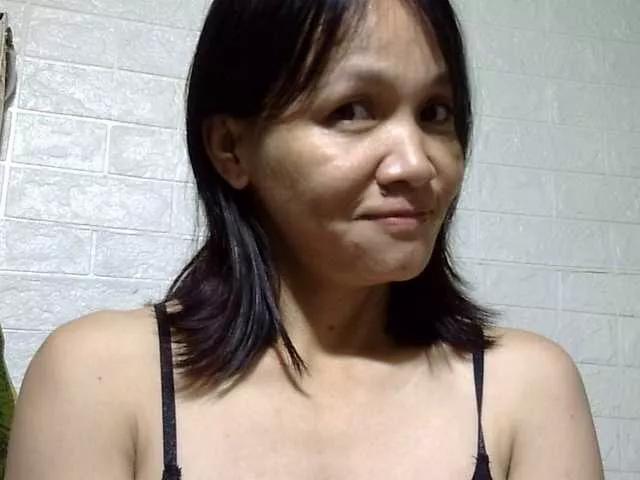 Offline sweetmama17 on BongaCams