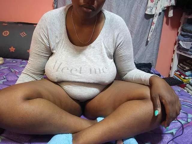 Thicksoraya on BongaCams 