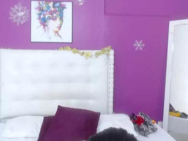 tiny-sarah1 on BongaCams 