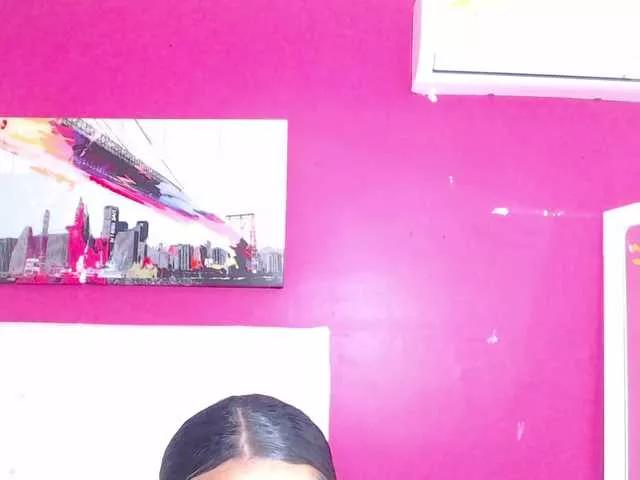 tiny-sarah1 on BongaCams 
