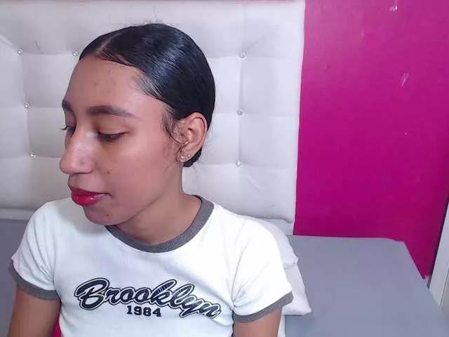 tiny-sarah1 on BongaCams 