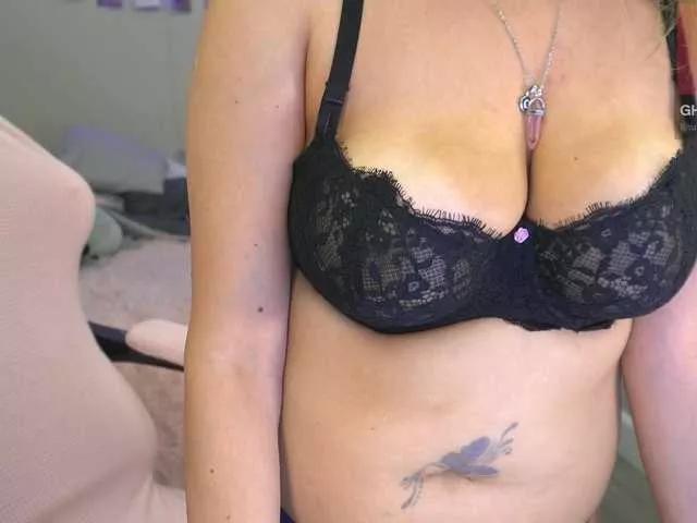 UwUKalieRxUwU on BongaCams 