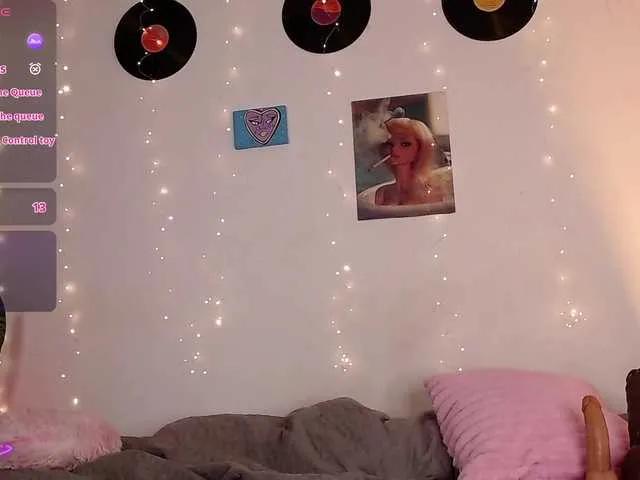 Watch Violetjane, she wants to masturbate for you violetjane from BongaCams