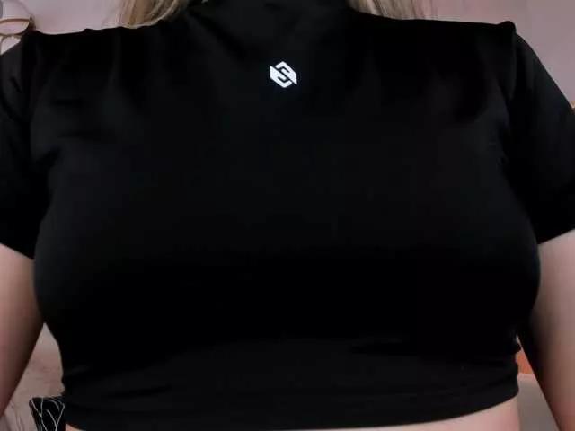 ViolettHansson on BongaCams 