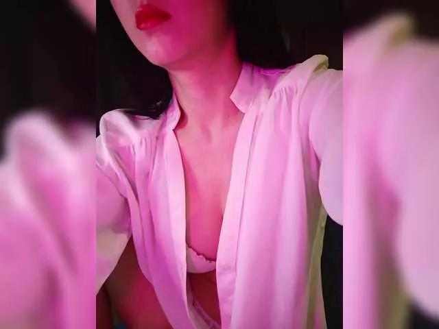 WeQueen- on BongaCams 