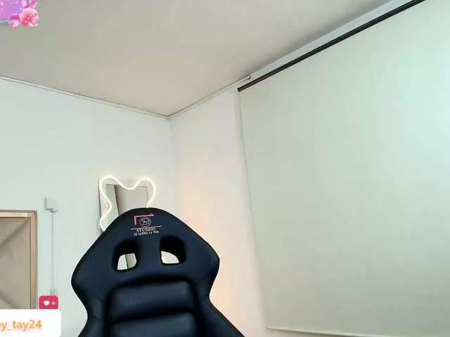 whitney-tay on BongaCams 